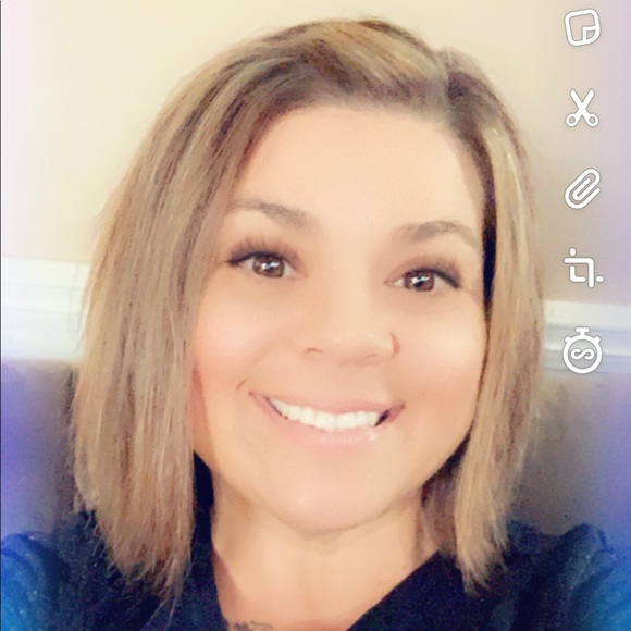 Meet your Posher, Jenn - Picture 1 of 1